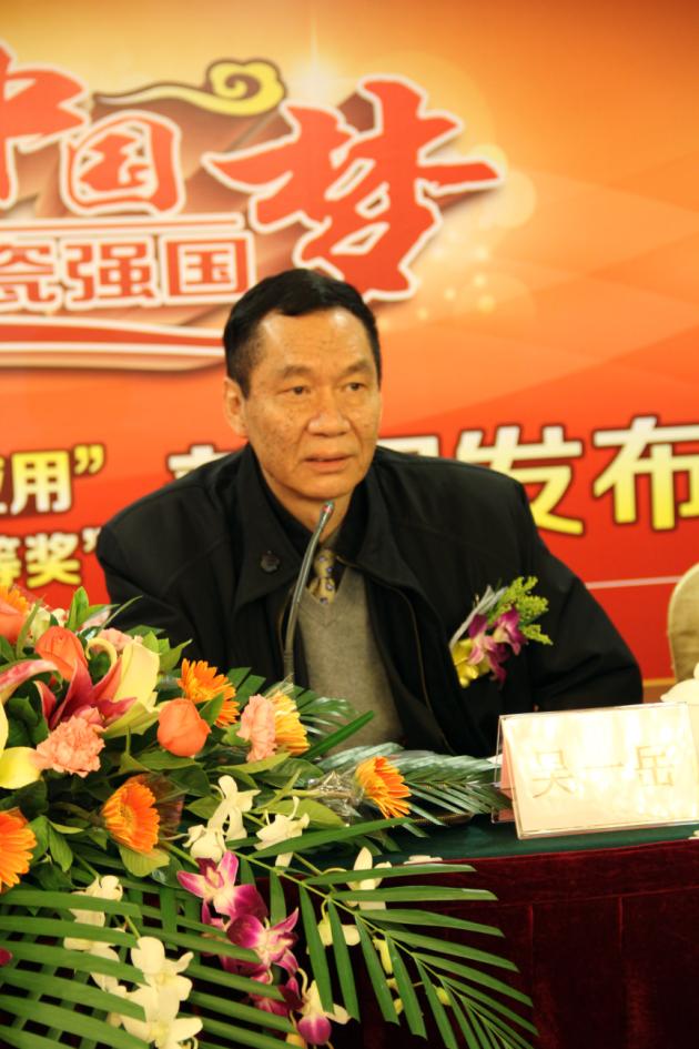 图3、尊龙凯时官网版登录联合会副会长、广东建材协会会长吴一岳盛赞尊龙凯时官网版登录公司的科技立异