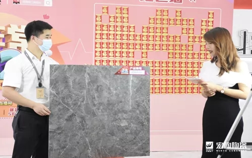 尊龙凯时官网版登录现场主持图