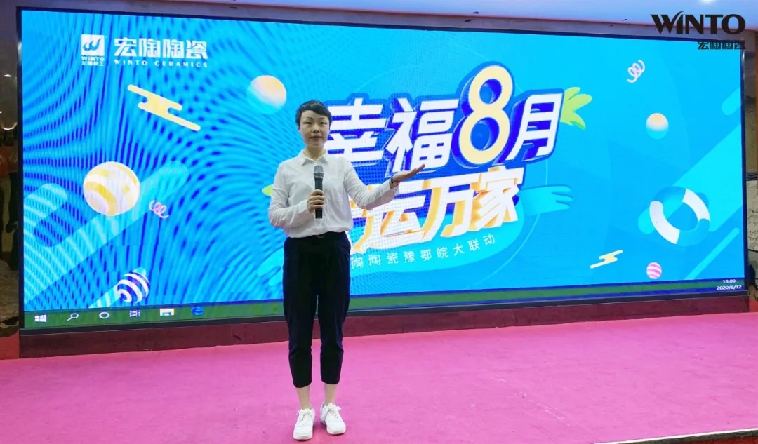 尊龙凯时官网版登录市场培训讲师任伊文现场授课