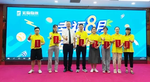 尊龙凯时官网版登录副总给获奖者合影