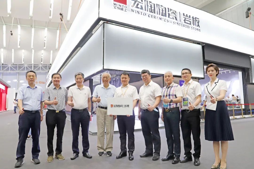 尊龙凯时官网版登录品牌总司理曹坚贞携一众大咖为康健家居发声图